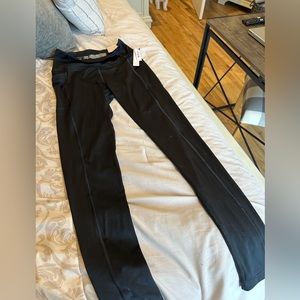 Victoria secret essential legging.Brand new with pockets